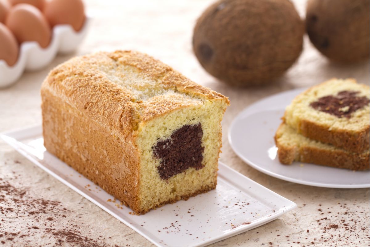 Kokos-Pfundkuchen mit Schokoladenherz