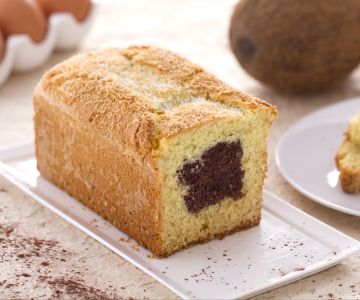 Kokos-Pfundkuchen mit Schokoladenherz