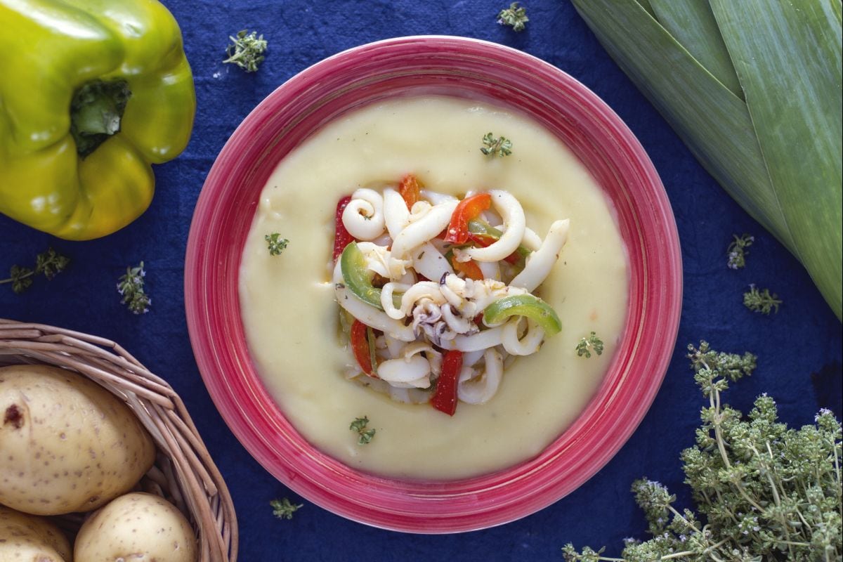 Kartoffelcreme mit kleinen Tintenfischen