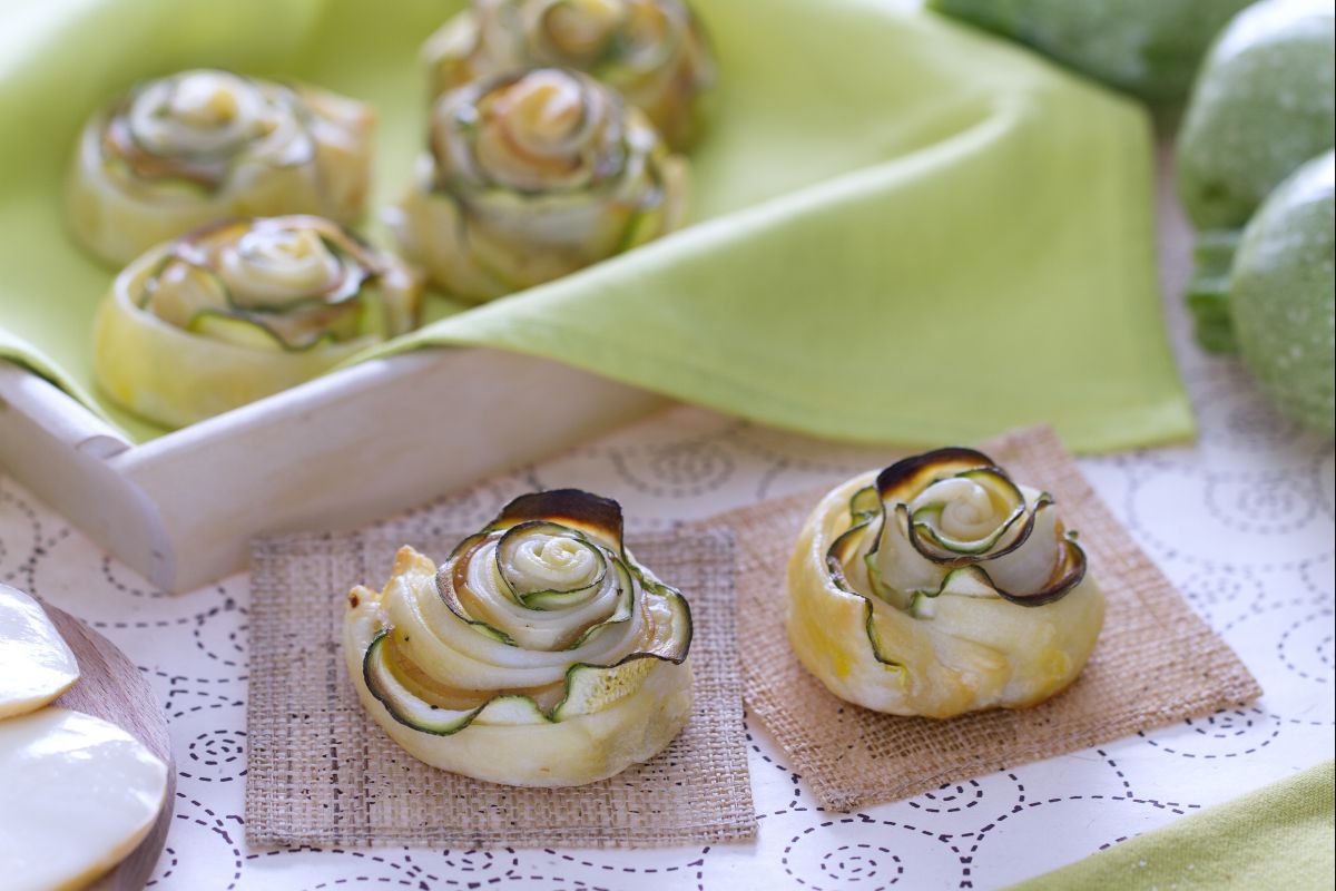 Zucchiniröllchen im Blätterteig