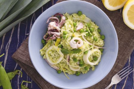 Risotto mit Minze, Erbsen und Tintenfisch
