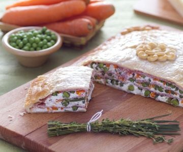 Blätterteig mit Schinken, Ricotta und Gemüse