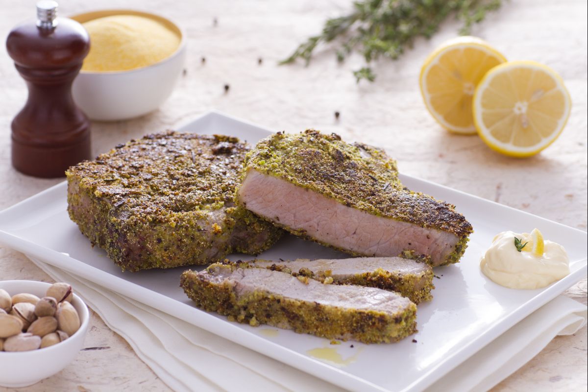 Koteletts mit Zitronenkruste und knuspriger Panade