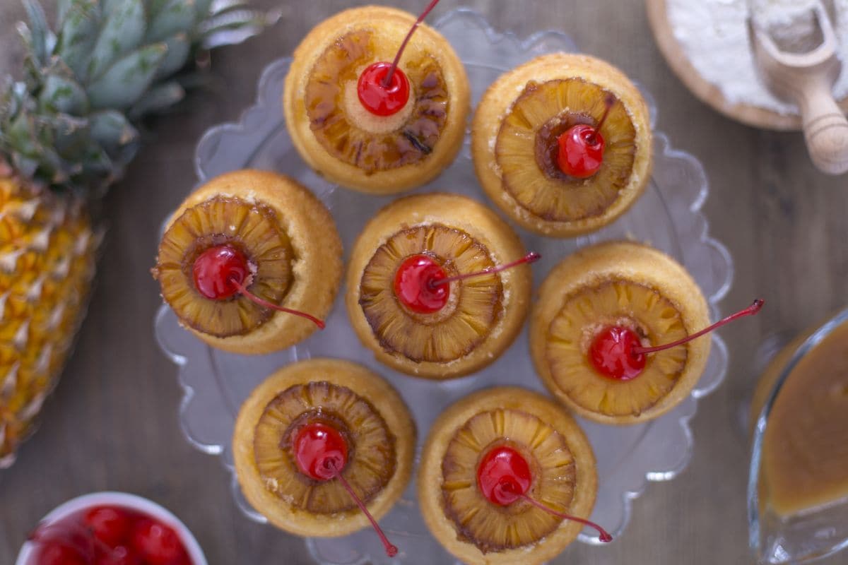 Umgedrehte Ananas-Cupcakes