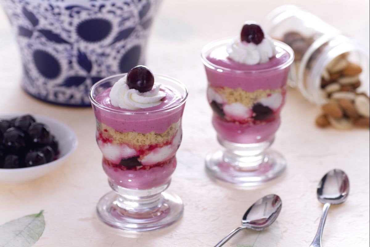 Zweifarbiger Becher