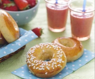 Gebackene Donuts mit Milchshake