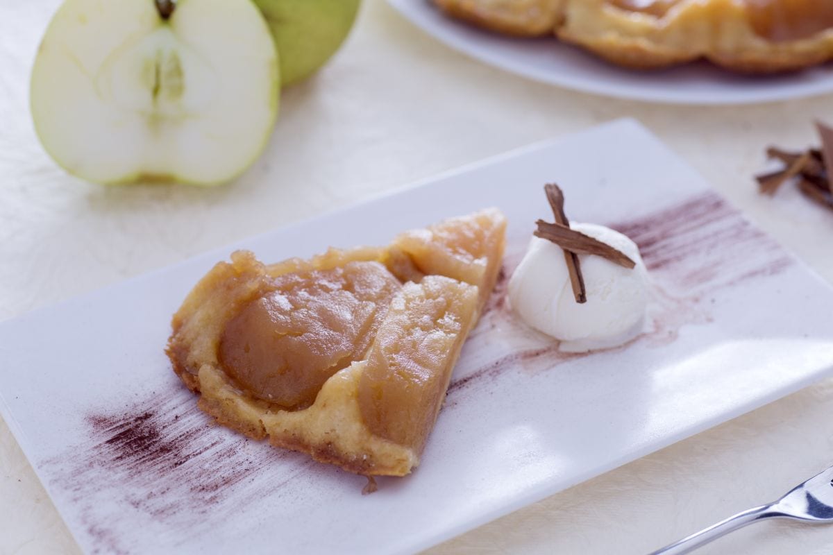 Tarte Tatin mit Kondensmilch und Fiordilatte-Eis mit Zimt