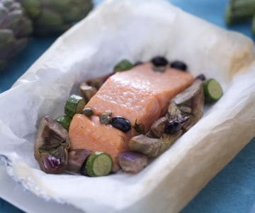 Lachs in der Folie mit gemischtem Gemüse