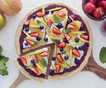 Süße Pizza mit Erdbeermarmelade