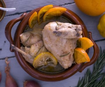 Hühnchen im Topf mariniert mit Zitrusfrüchten