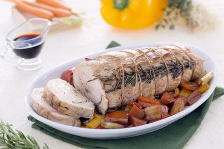 Putenbraten mit Sojasaucenreduktion und sautiertem Gemüse