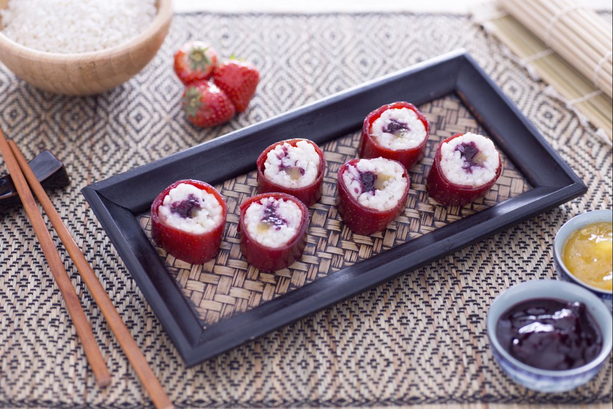 Süßes Sushi mit gemischten Konfitüren