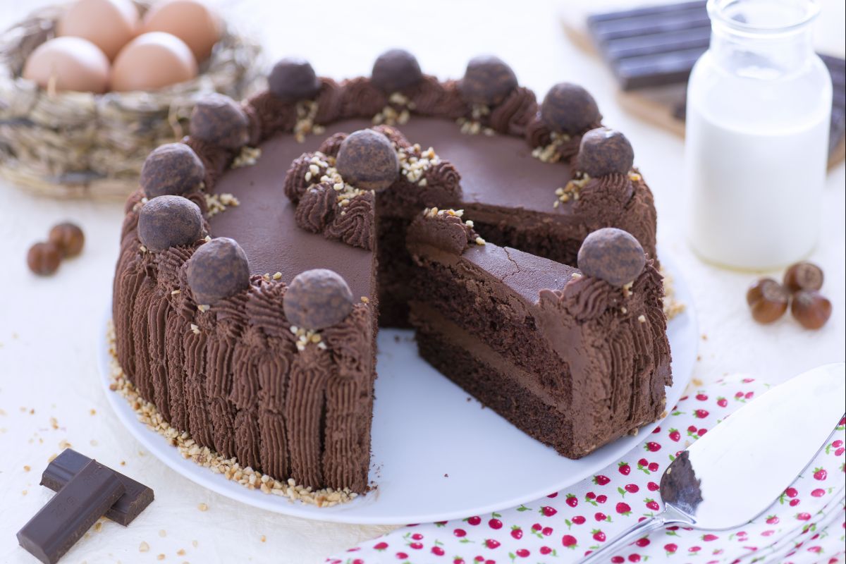 Weicher Schokoladenkuchen mit Schokoladenganache