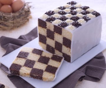 Dekorierter Schachbrettkuchen