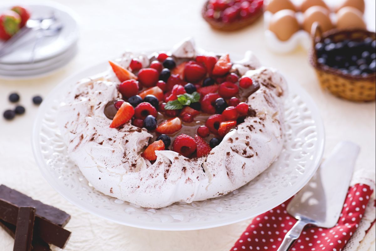 Kakao-Pavlova mit Schokoladencreme