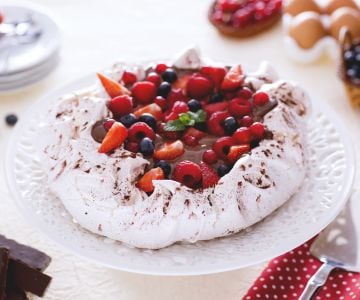 Kakao-Pavlova mit Schokoladencreme