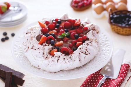 Kakao-Pavlova mit Schokoladencreme