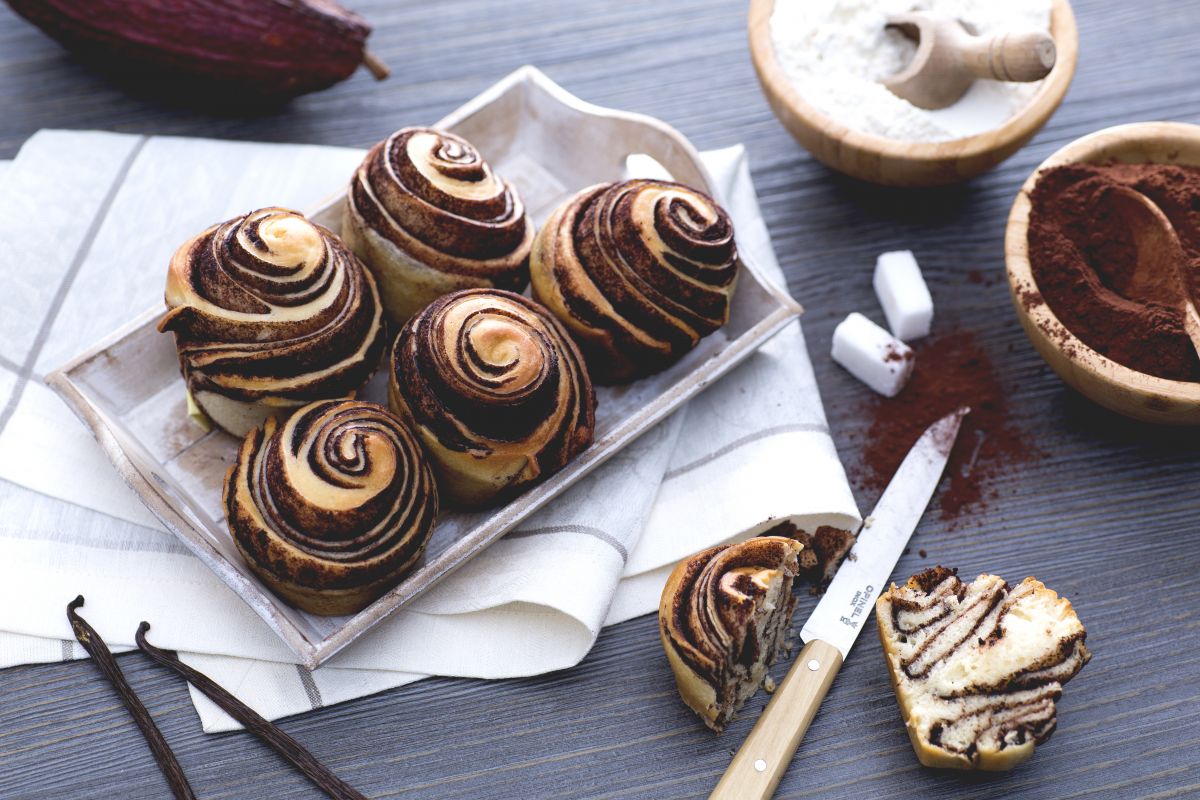 Mit Kakao marmorierte Brioches