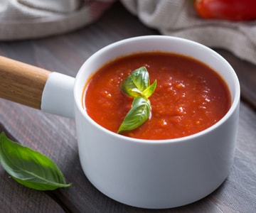 Frische Tomatensauce mit Basilikum