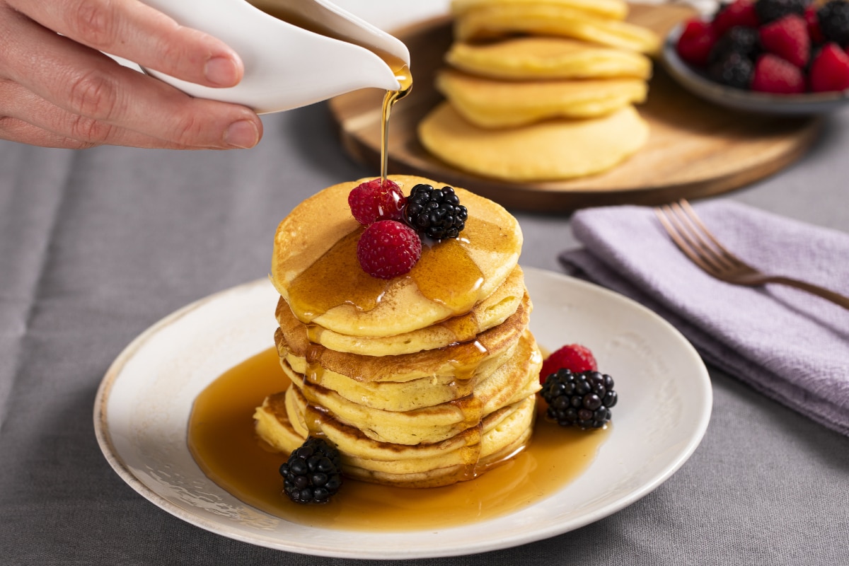 Pfannkuchen mit Ahornsirup