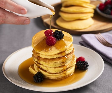 Pfannkuchen mit Ahornsirup