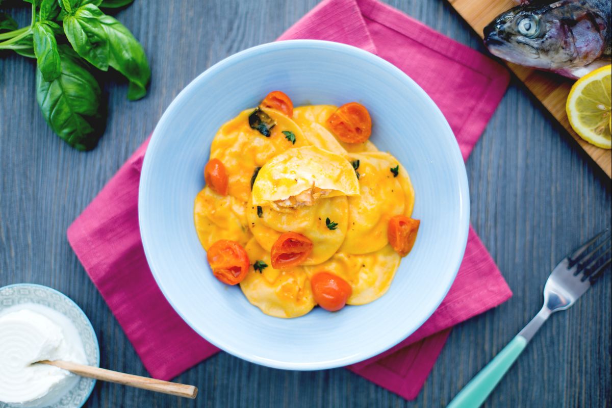 Ravioli gefüllt mit Lachsforelle