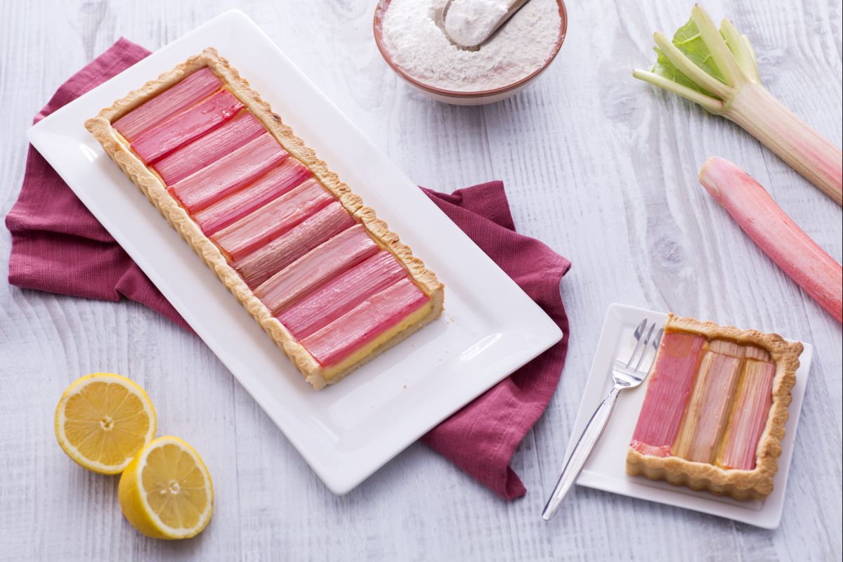 Rhabarberkuchen mit Zitronen-Vanillecreme