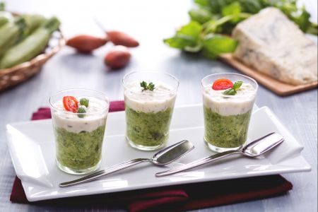 Zucchini-Kaviar mit Gorgonzola-Creme