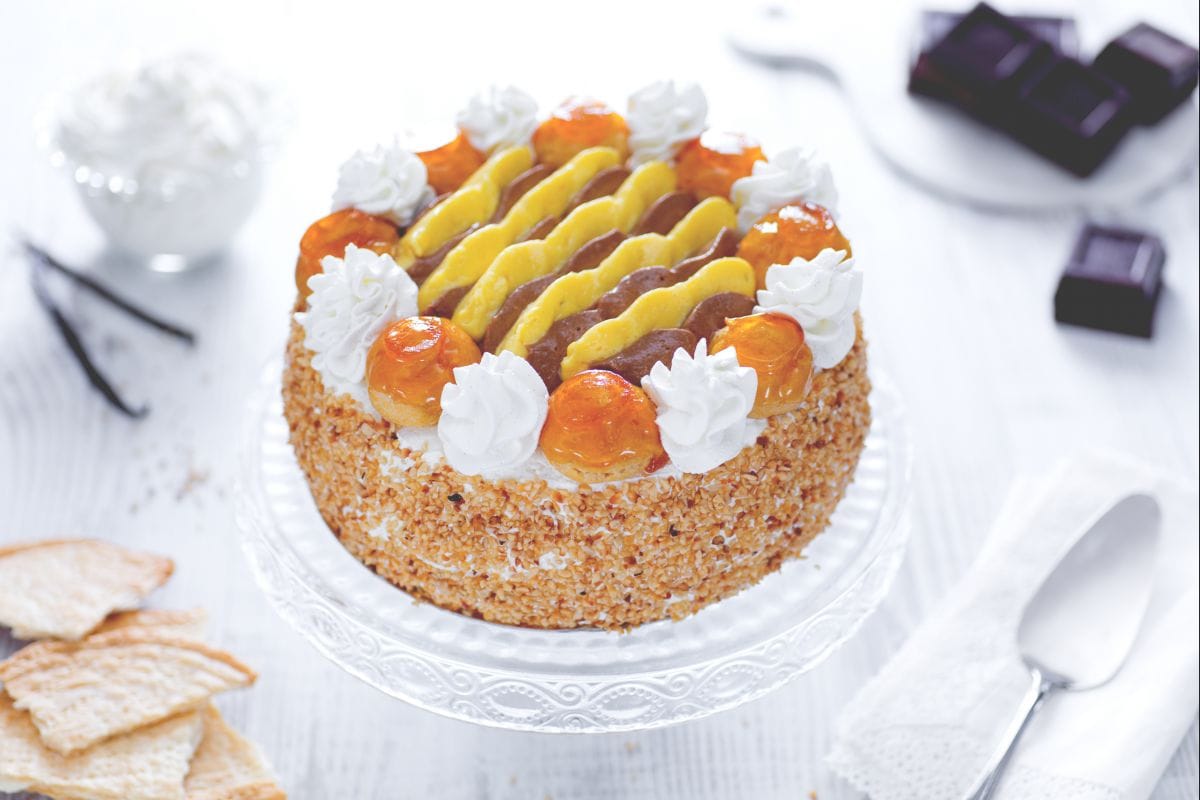 Saint Honoré Torte mit Biskuit