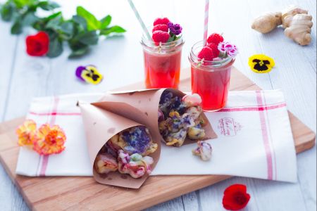 Blumen- und Fruchtaperitif