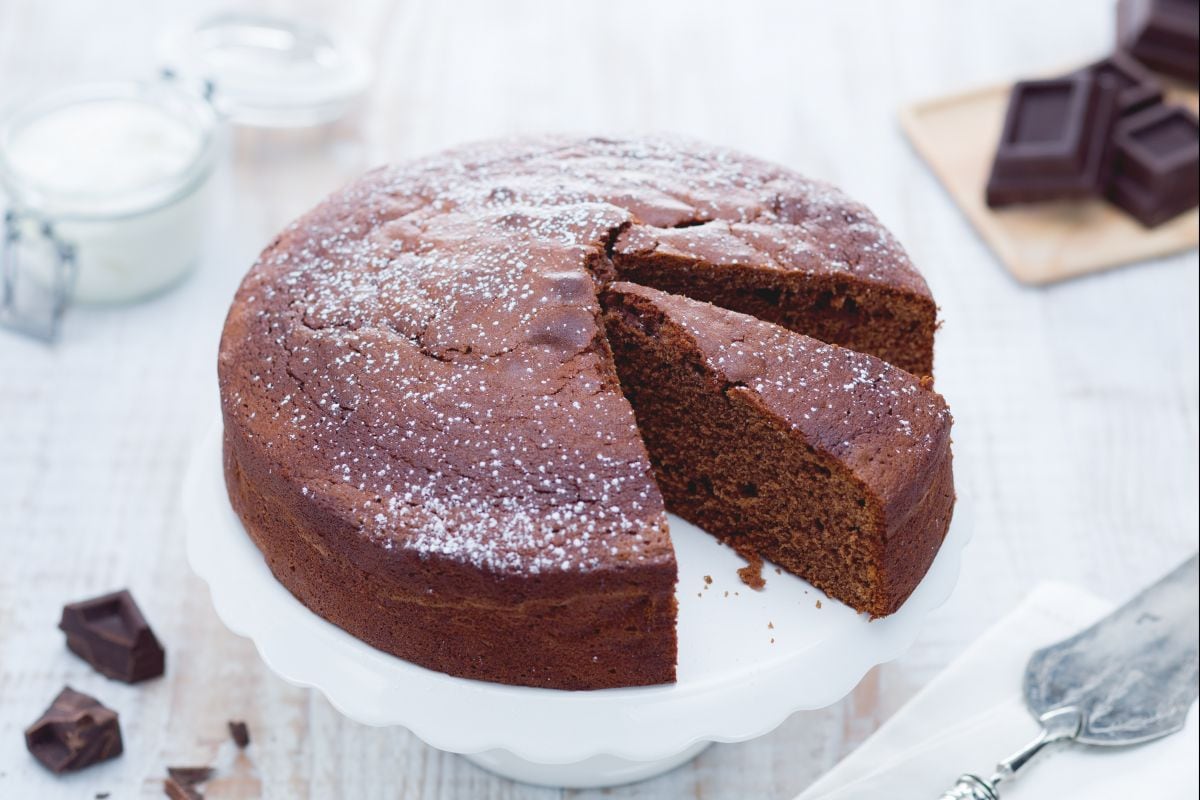 Schokoladenkuchen mit saurer Sahne