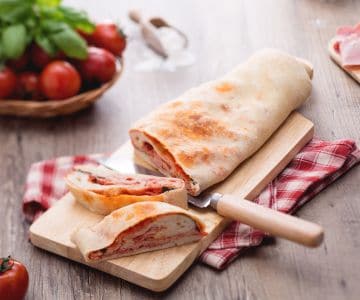 Gefüllte Pizzarolle