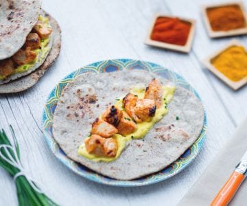 Tandoori-Huhn mit Chapati und Kurkuma-Sauce