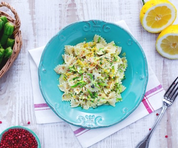 Vollkorn-Farfalle mit Zitronen-Zucchini und Thymian