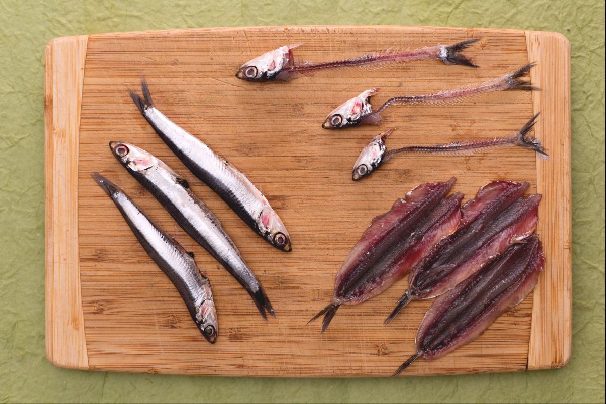 Wie man Sardellen (Anchovis) reinigt