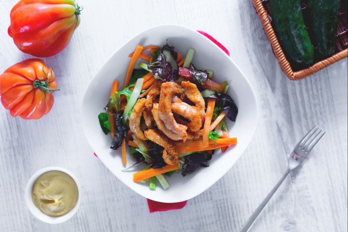 Knuspriger Hähnchensalat mit Vinaigrette