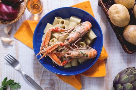 Mezze Maniche mit Artischockencreme und Garnelen