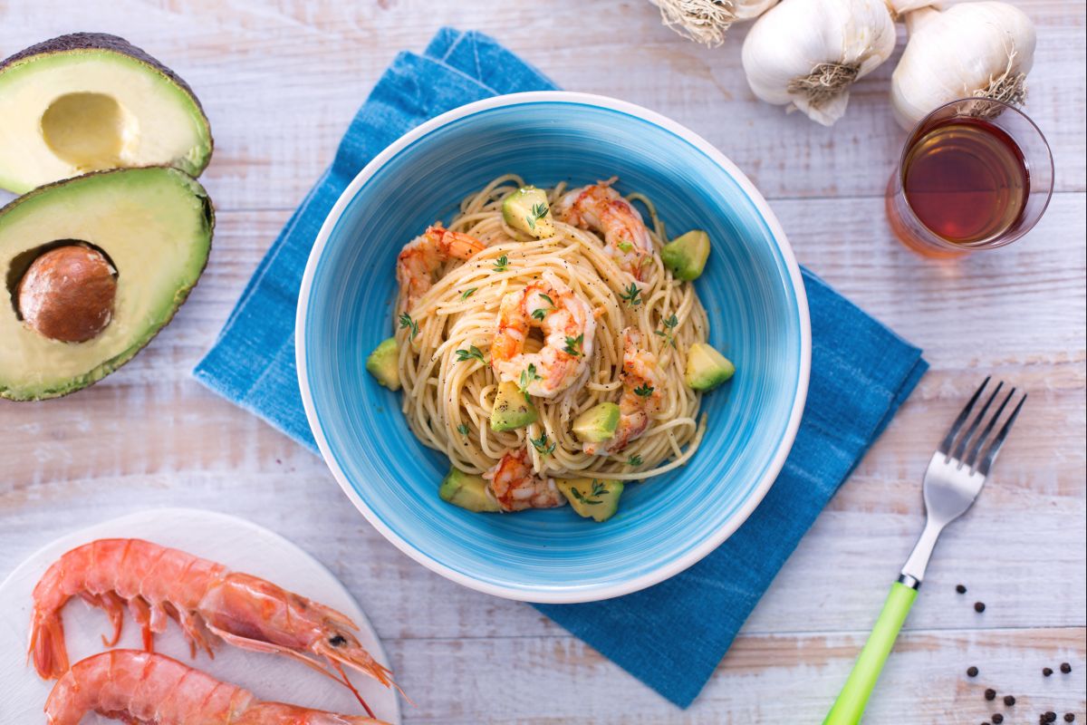 Spaghettini mit Avocado und Garnelen