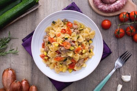 Pasta mit Zucchini und Wurst