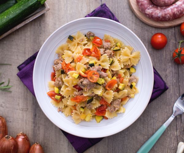 Pasta mit Zucchini und Wurst