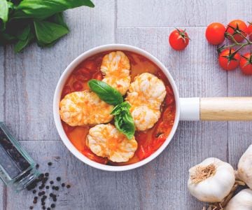 Seeteufel in frischer Tomatensoße