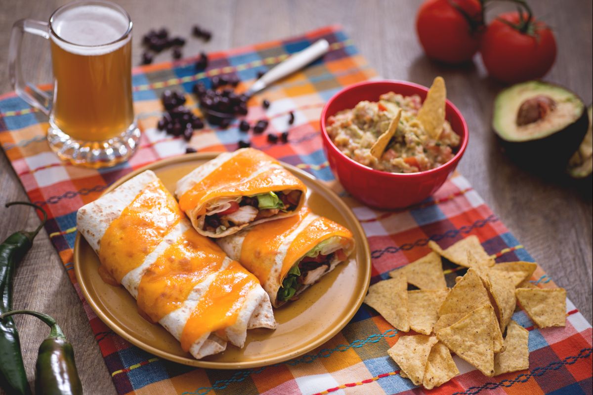 Hähnchen-Burrito mit Limetten-Guacamole