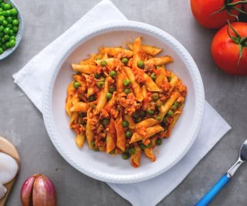Garganelli mit Sepia-Ragout und Erbsen