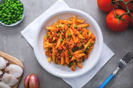 Garganelli mit Sepia-Ragout und Erbsen