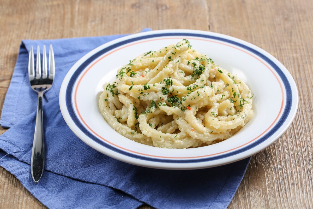 Pici mit Brotkrumen