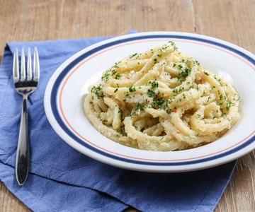 Pici mit Brotkrumen