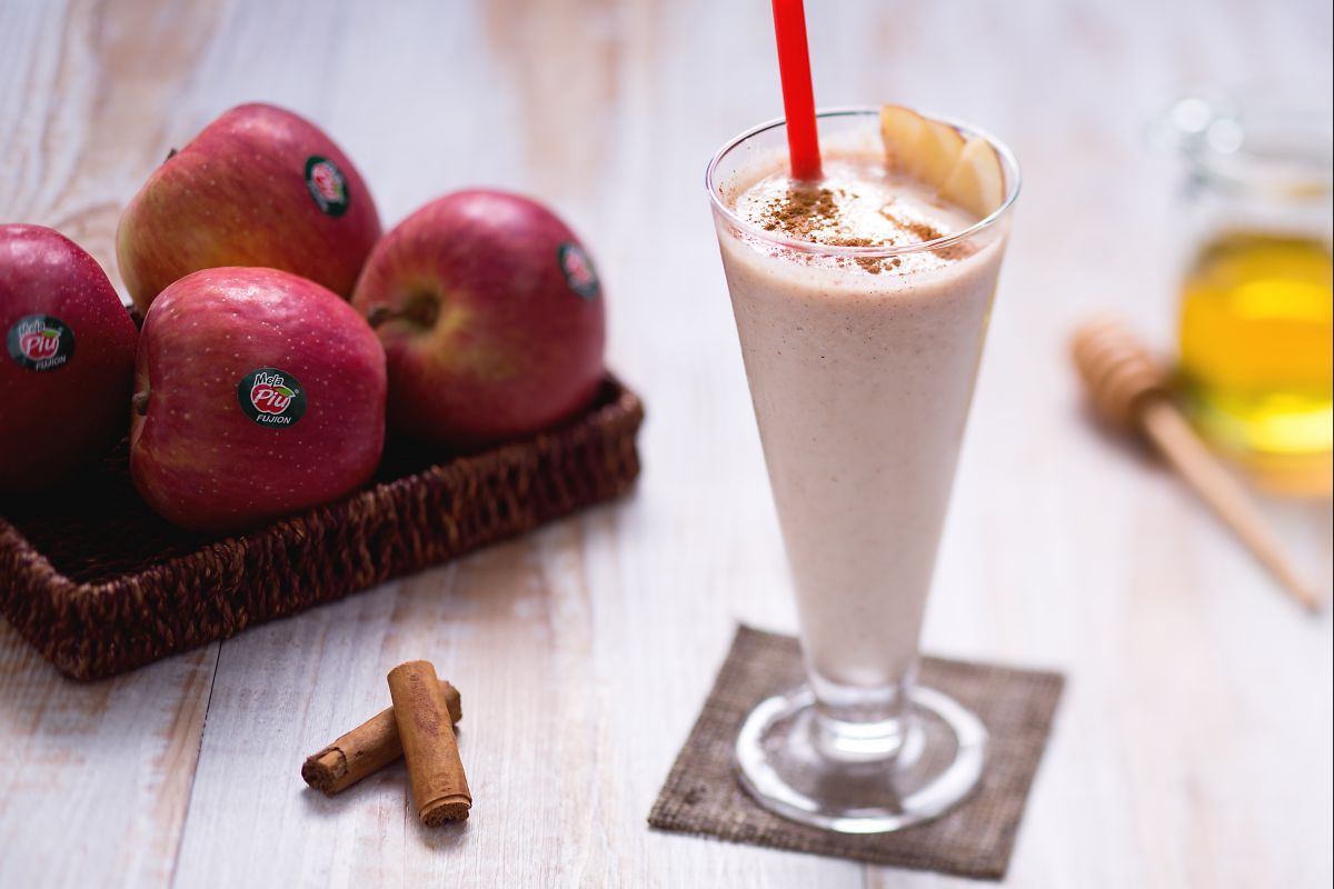 Smoothie mit Äpfeln, Birnen und Zimt