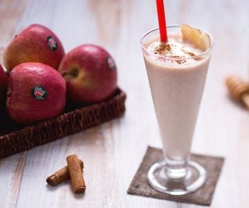 Smoothie mit Äpfeln, Birnen und Zimt