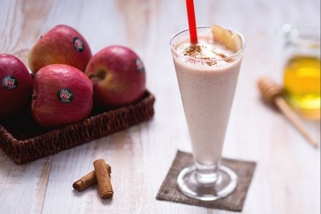 Smoothie mit Äpfeln, Birnen und Zimt