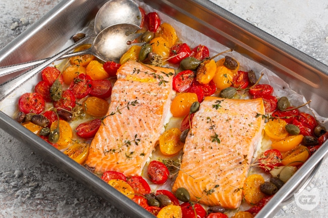 Lachsfilets auf mediterrane Art - Italienische Rezepte von GialloZafferano